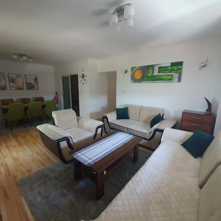 Apartman Jaca Apartment ลิฟโน ภายนอก รูปภาพ
