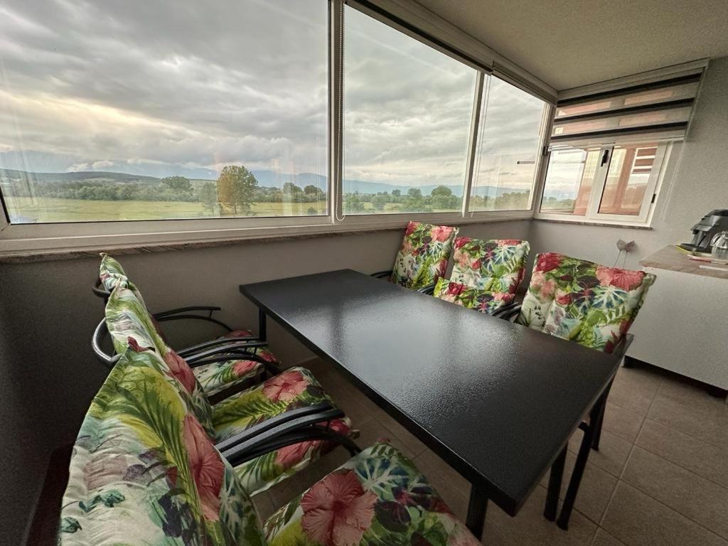 Apartman Jaca Apartment ลิฟโน ภายนอก รูปภาพ