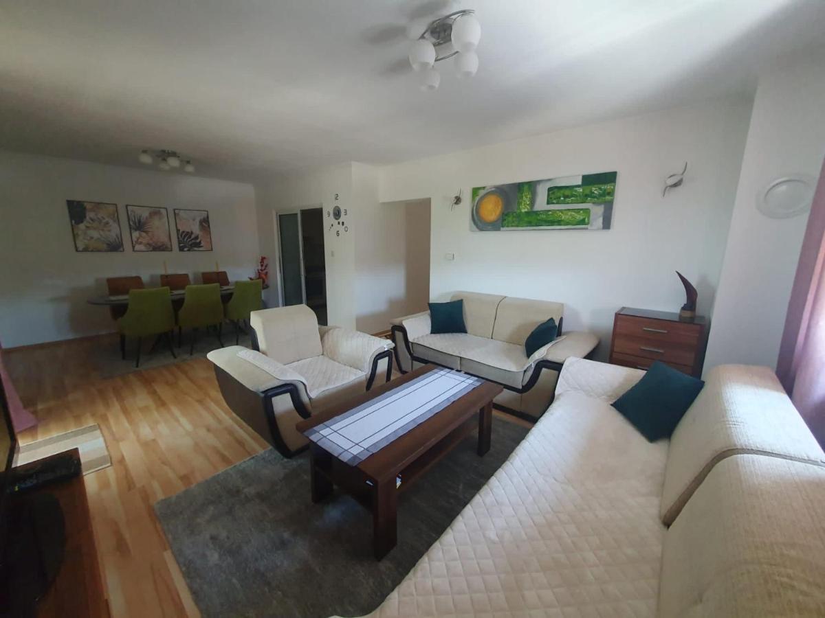 Apartman Jaca Apartment ลิฟโน ภายนอก รูปภาพ