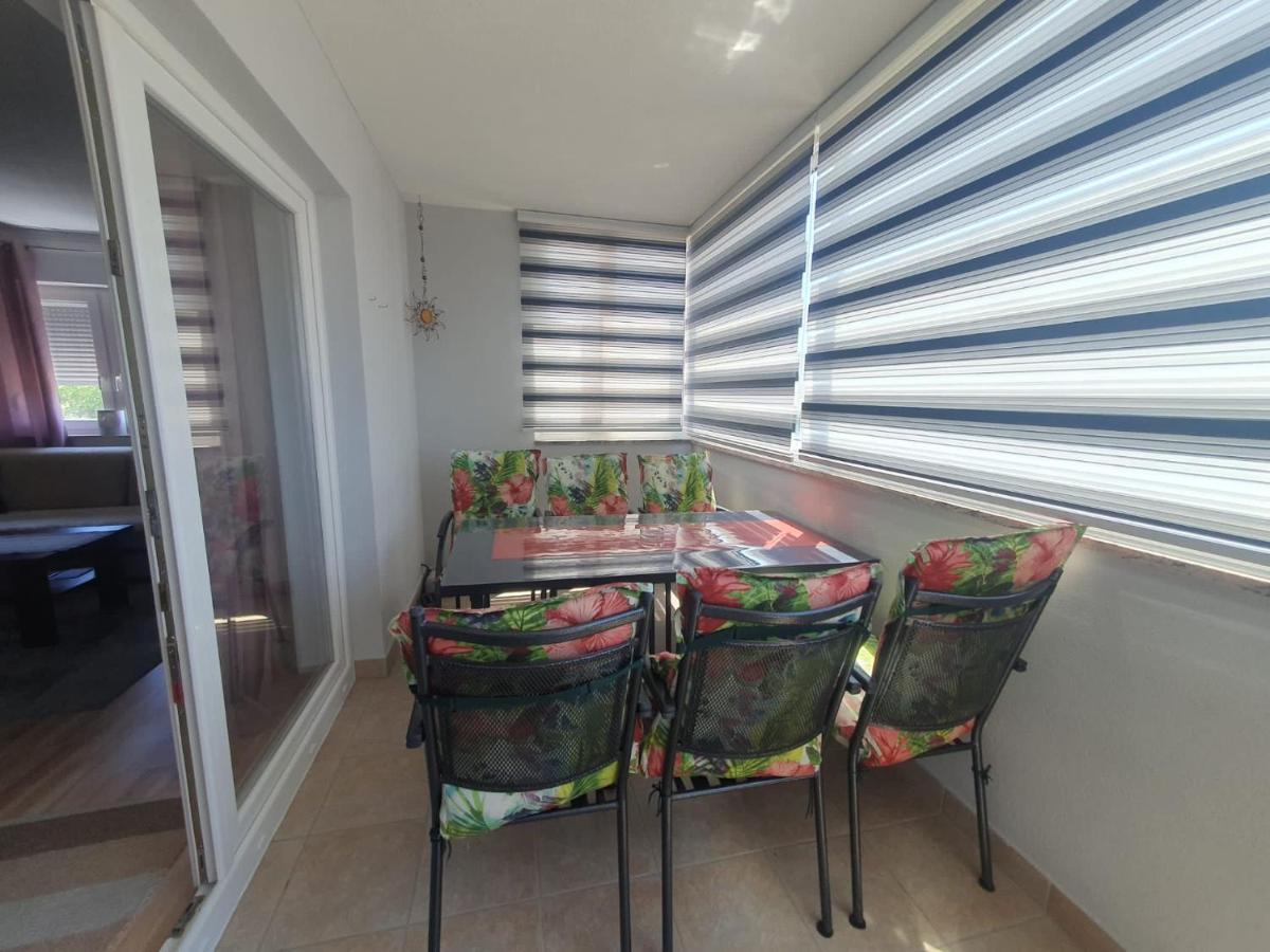 Apartman Jaca Apartment ลิฟโน ภายนอก รูปภาพ