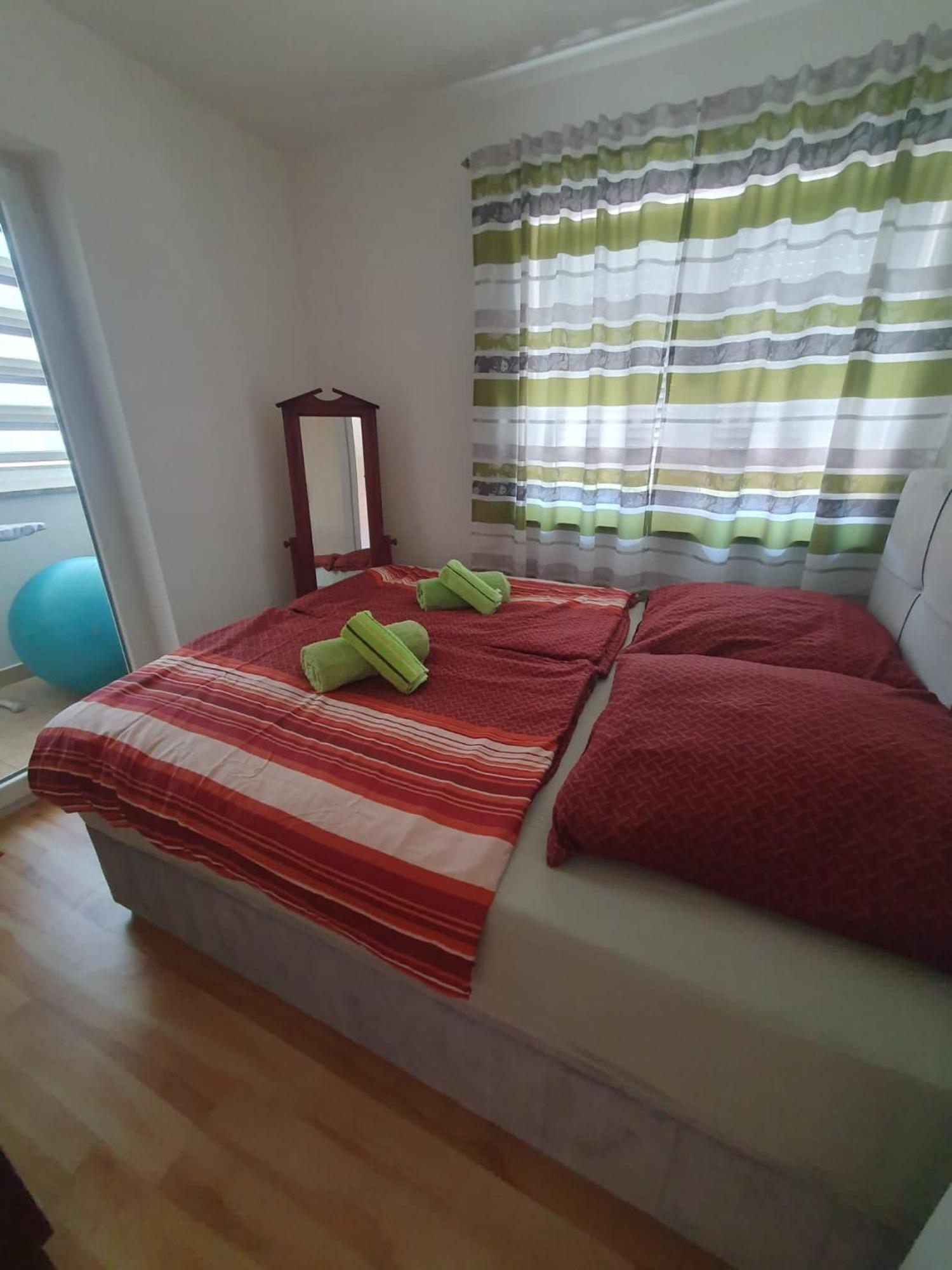 Apartman Jaca Apartment ลิฟโน ภายนอก รูปภาพ